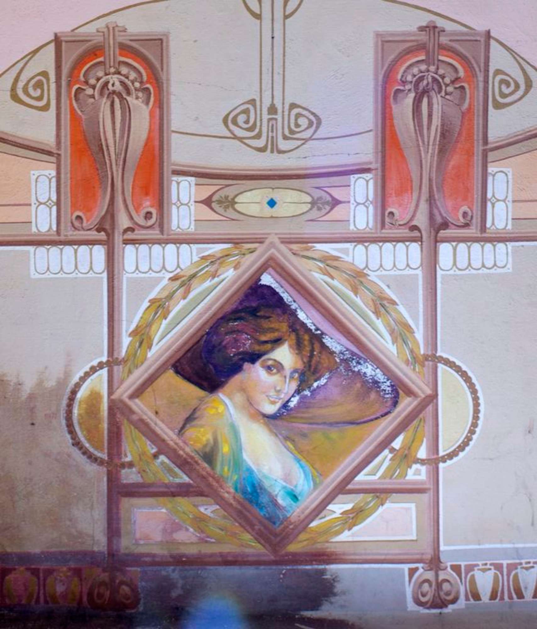 Gualtieri, Teatro Sociale, particolari della decorazione di un retropalco (foto Andrea Scardova, IBC) 2017